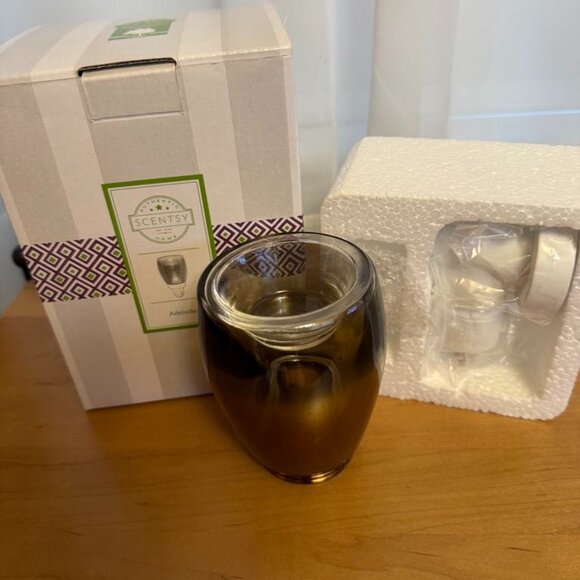 SCENTSY Plug In - Adelaide - Picture 1 of 1